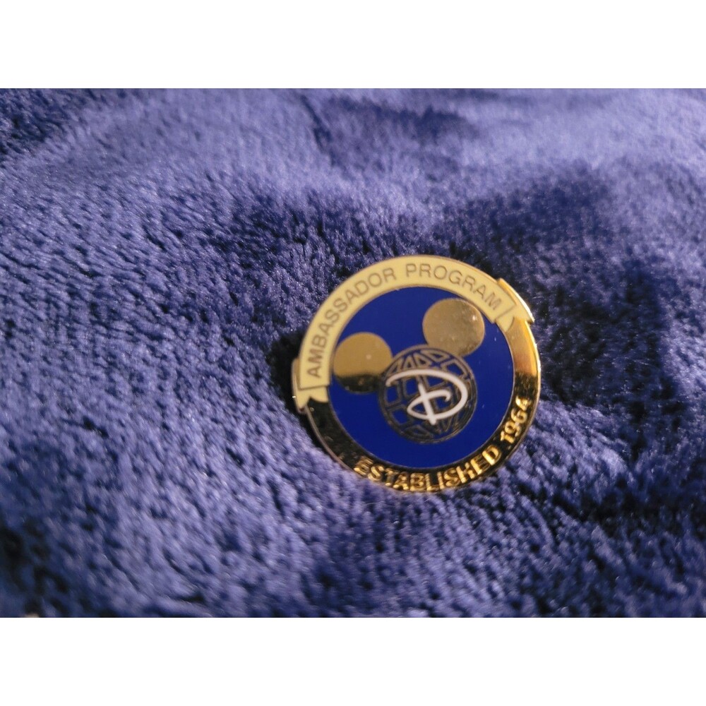 Disney Ambassador Program Established 1964 Mickey Globe Pin Blue Gold